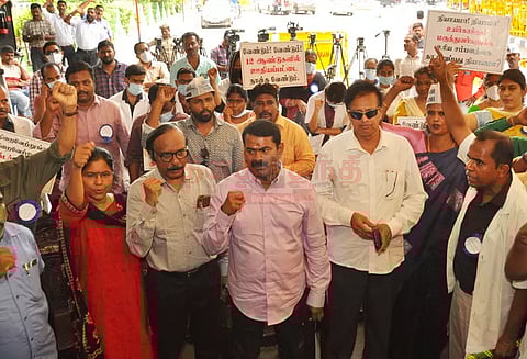 சென்னை வள்ளுவர் கோட்டத்தில் அரசு டாக்டர்கள் உண்ணாவிரதம் - சீமான் ஆதரவு