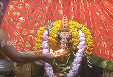 குலசேகரபட்டினம் முத்தாரம்மன் கோவில் தசரா திருவிழா - ரிஷபம் வாகனத்தில் எழுந்தருளி பக்தர்களூக்கு காட்சி