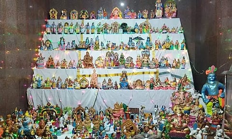 நவராத்திரி விழாவை முன்னிட்டு கோவில்கள், வீடுகளில் கொலு பொம்மைகள் வைத்து வழிபாடு