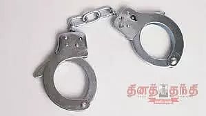 கர்நாடக மாநில மதுபாக்கெட்டுகளை விற்ற பழ வியாபாரி கைது