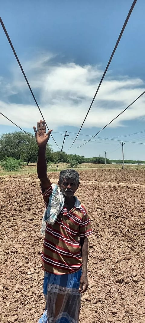 விளைநிலங்களில் தாழ்வாக செல்லும் மின்கம்பிகள்