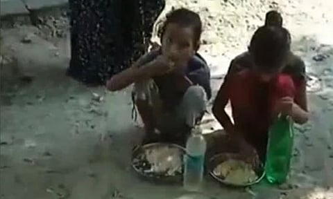 உ.பி. பள்ளி மாணவர்களுக்கு மதிய உணவாக வழங்கப்பட்ட வெறும் சாதமும், உப்பும்: தலைமையாசிரியர் சஸ்பெண்ட்