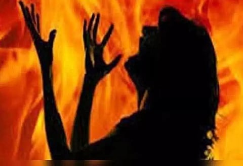 மூதாட்டி தீக்குளித்து தற்கொலை