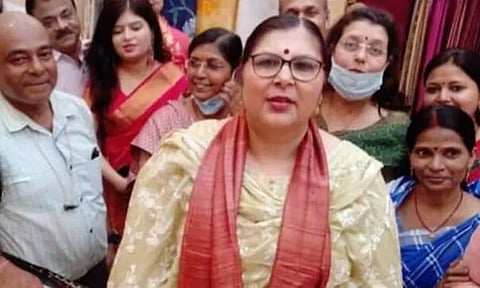 இப்போது இலவச நாப்கின்... அடுத்து காண்டம் கேட்பீர்களா? பெண் ஐ.ஏ.எஸ். அதிகாரி சர்ச்சை பேச்சு