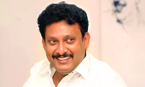 அமைச்சர் அன்பில் மகேஷ் மருத்துவமனையில் இருந்து வீடு திரும்பினார்