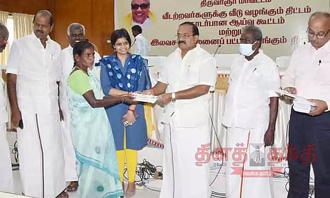 பயனாளிகளுக்கு நலத்திட்ட உதவிகள்
