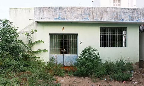 பூட்டி கிடக்கும் சமுதாய நலக்கூடம் திறப்பு விழா காண்பது எப்போது