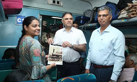 சதாப்தி, தேஜஸ் எக்ஸ்பிரஸ் ரெயில்களில் பயணிகள் படிப்பதற்காக மாதாந்திர இதழ்கள்