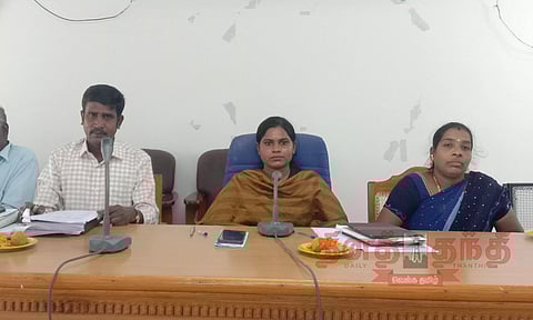 நெற்பயிர்களை சேதப்படுத்தும் பன்றிகளை பிடிக்க வேண்டும்