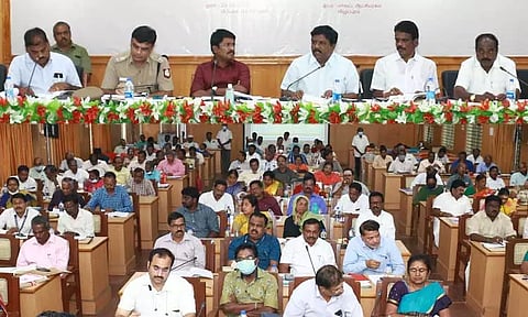 அரசு திட்டங்கள் மக்களை விரைந்து சென்றடையும் வகையில் செயலாற்ற வேண்டும்