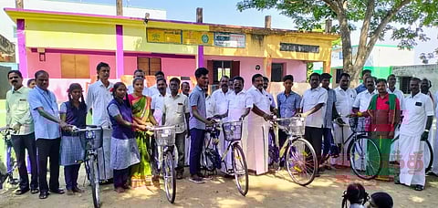 அரசு பள்ளி மாணவர்களுக்கு விலையில்லா சைக்கிள்