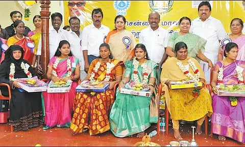 5 வகையான உணவுகள் வழங்கி 285 கர்ப்பிணிகளுக்கு சமுதாய வளைகாப்பு -அமைச்சர்கள் பங்கேற்பு