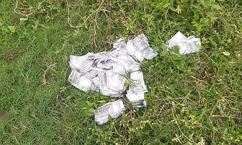 சென்னை நெடுஞ்சாலையில் பறந்த 500 ரூபாய் கள்ள நோட்டுகள்- பொதுமக்கள் போட்டி போட்டு எடுத்ததால் பரபரப்பு