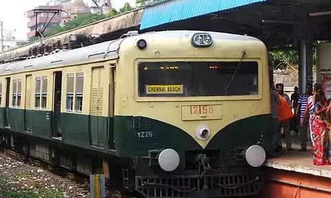 ஆயுத பூஜை விடுமுறை: மின்சார ரெயில்கள் ஞாயிறு கால அட்டவணைப்படி இயங்கும் - தெற்கு ரெயில்வே அறிவிப்பு
