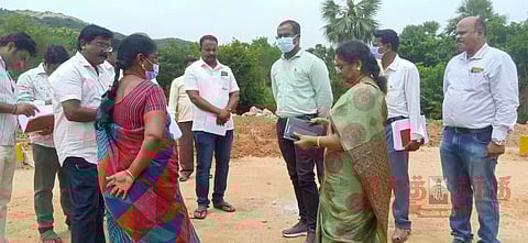 கந்திலி ஊராட்சியில் வளர்ச்சி பணிகளை திட்ட இயக்குனர் ஆய்வு