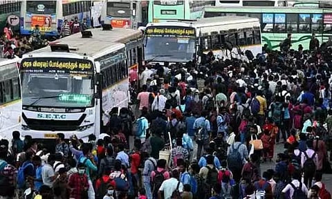 தொடர் விடுமுறை - சென்னையில் இருந்து 2 நாட்களில் 3 லட்சம் பேர் சொந்த ஊர் பயணம்