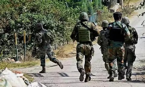 காஷ்மீரில் பயங்கரவாத தாக்குதல்; காவல் அதிகாரி உயிரிழப்பு, சி.ஆர்.பி.எப். வீரர் காயம்