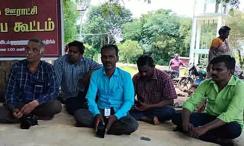 பொதுமக்கள் காத்திருப்பு போராட்டம்