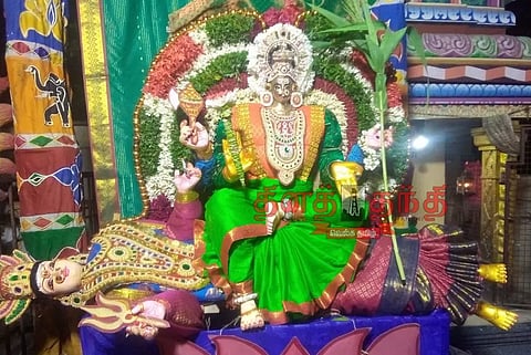 அம்மனுக்கு அலங்காரம்