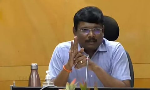 பேனர்களால் விபத்து ஏற்பட்டால் அனுமதி வழங்கிய அதிகாரிகள் சஸ்பெண்ட் - தி.மலை கலெக்டர் எச்சரிக்கை