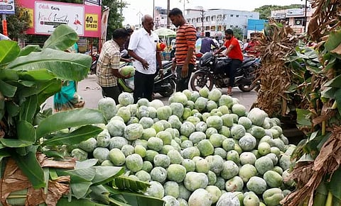 விழுப்புரத்தில் ஆயுதபூஜைக்கான பொருட்கள் விற்பனை அமோகம்