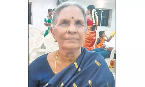 வீட்டில் தனியாக இருந்த மூதாட்டி அடித்துக்கொலை