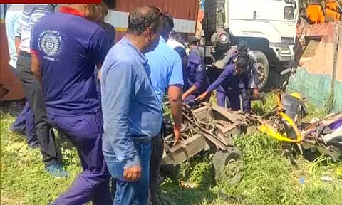 குஜராத்தில் லாரி மீது ஆட்டோ மோதி விபத்து - 7 பேர் பலி