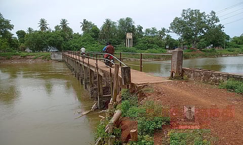 விழல்கோட்டகத்தில் ஆபத்தான நடைபாலம்