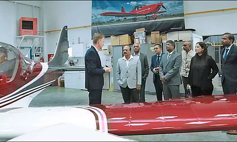 'செக்' குடியரசு நாட்டில் அரசு முறை பயணம்: தமிழகத்தில் முதலீடு செய்ய நிறுவனங்களுக்கு அமைச்சர் அழைப்பு