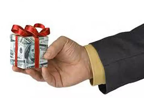 மாணவர்களுக்கு பரிசு