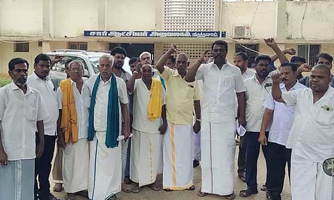 டாஸ்மாக் கடையை மூட வலியுறுத்தி சப்-கலெக்டர் அலுவலகத்தை பா.ம.க.வினர் முற்றுகை விருத்தாசலத்தில் பரபரப்பு