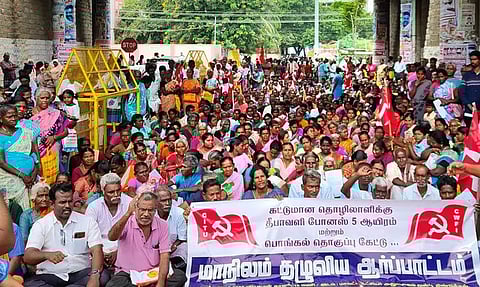 கட்டுமான தொழிலாளர்கள் ஆர்ப்பாட்டம்