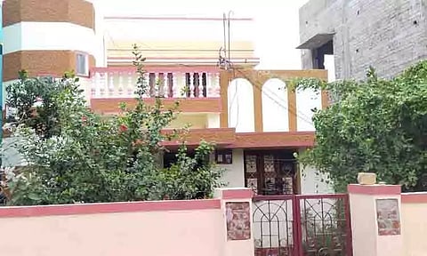 வீட்டின் பூட்டை உடைத்து 7 பவுன் நகை திருட்டு