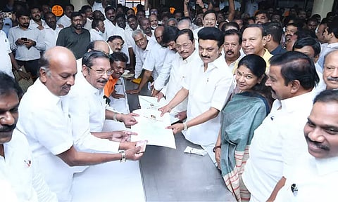 திமுக தலைவர் பதவிக்கு போட்டியிட முதல்-அமைச்சர் மு.க.ஸ்டாலின் வேட்பு மனு தாக்கல் செய்தார்