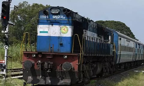 சென்னை-கூடூர் இடையே அதிவேக ரெயில் சேவைக்கான சோதனை ஓட்டம் - 143 கி.மீ. வேகத்தில் சென்றது