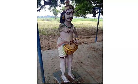 திருவெண்ணெய்நல்லூர் அருகே மதுரை வீரன் கோவிலில் சாமி சிலைகள் சேதம் போலீசார் விசாரணை