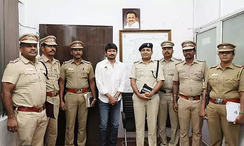 எம்எல்ஏ உதயநிதி ஸ்டாலினுடன் காவல்துறை அதிகாரிகள் திடீர் ஆலோசனை