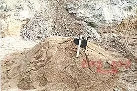 மணல் கடத்திய டிரைவர் உள்பட 2 பேர் மீது வழக்குப்பதிவு