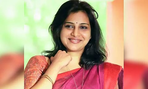 பிரபல நடிகை சிறை வைப்பு - போலீசில் புகார்