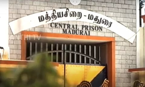 கஞ்சா பீடி கேட்டு கைதிகளுக்கு இடையே மோதல் - மதுரை மத்திய சிறையில் பரபரப்பு