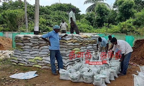 முன்னெச்சரிக்கையாக 5 ஆயிரம் மணல் மூட்டைகள் தயார்