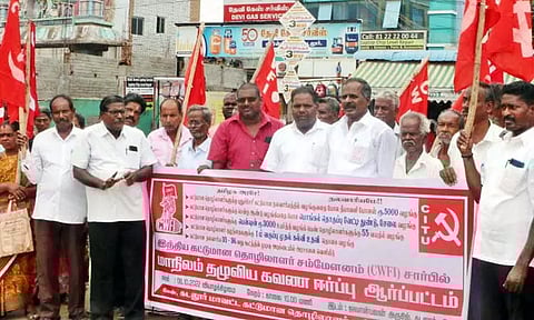 கட்டுமான தொழிலாளர்கள் ஆர்ப்பாட்டம்