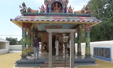 கோவில் பூட்டை உடைத்து அம்மன் கழுத்தில் கிடந்த நகையை மர்ம ஆசாமிகள் கொள்ளை