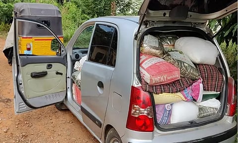 கார், ஆட்டோ மூலம் கேரளாவுக்கு கடத்த முயன்ற 1,500 கிலோ ரேஷன் அரிசி பறிமுதல்