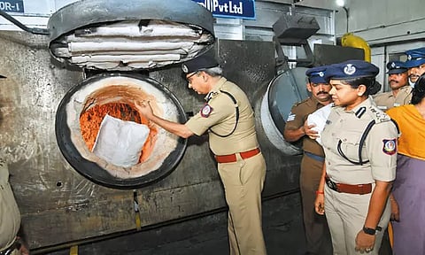 போலீஸ் கமிஷனர் சங்கர் ஜிவால் முன்னிலையில் ரூ.1½ கோடி போதைப்பொருட்கள் எரித்து அழிப்பு