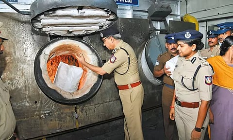 போலீஸ் கமிஷனர் சங்கர் ஜிவால் முன்னிலையில் ரூ.1½ கோடி போதைப்பொருட்கள் எரித்து அழிப்பு