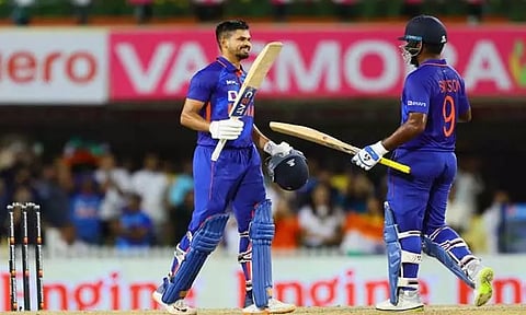 ஸ்ரேயஸ் அய்யர் சதம்... 7 விக்கெட்டுகள் வித்தியாசத்தில் இந்திய அணி அபாரவெற்றி