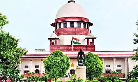 சுருக்கு மடி வலைகளை பயன்படுத்த அனுமதி கோரிய ரிட் மனு - மத்திய, மாநில அரசுகள் பதிலளிக்க சுப்ரீம் கோர்ட்டு உத்தரவு