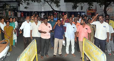 தபால் ஊழியர்கள் ஆர்ப்பாட்டம்