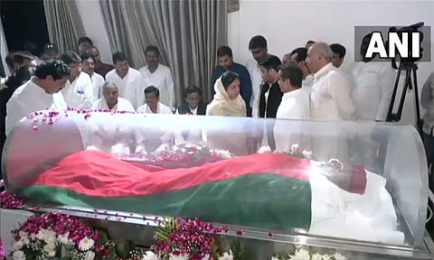 முலாயம் சிங் யாதவ் மறைவு: இன்று மாலை சொந்த கிராமத்தில் உடல் தகனம்